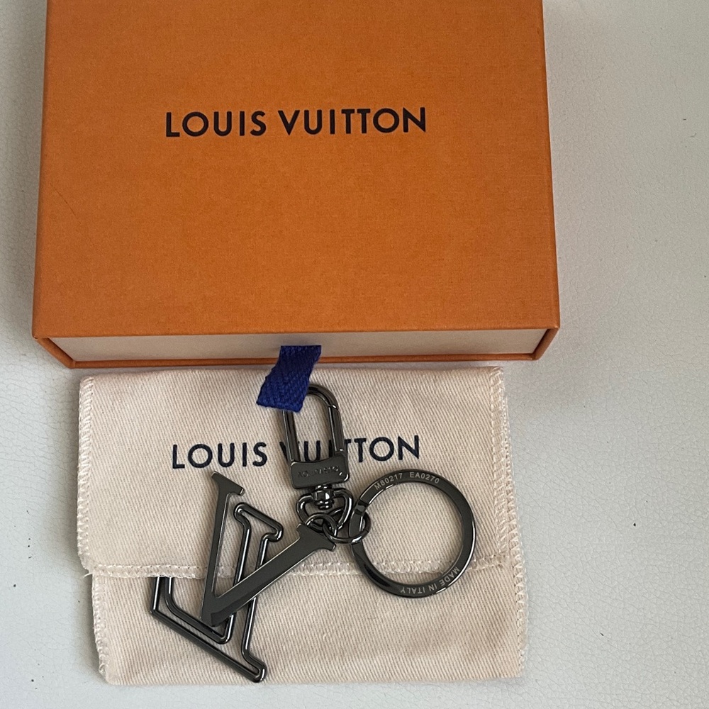 Louis Vuitton Gunmetal LV Initial Key Holder - Dark Metallic - Picture 7 of 7